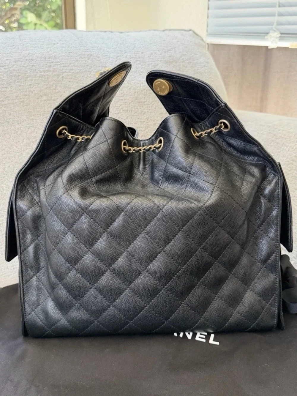 CHANEL Black Quilted Leather Drawstring Shoulder Bag with Gold Chain C25